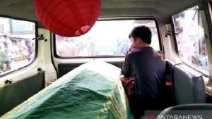 Alasan Camat Parung Sanksi Warga Tak Bermasker Masuk Ambulans Berisi Keranda