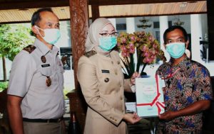 Jamin Kepastian Hukum, Pemkab Purwakarta Serahkan 8000 Sertifikat Tanah
