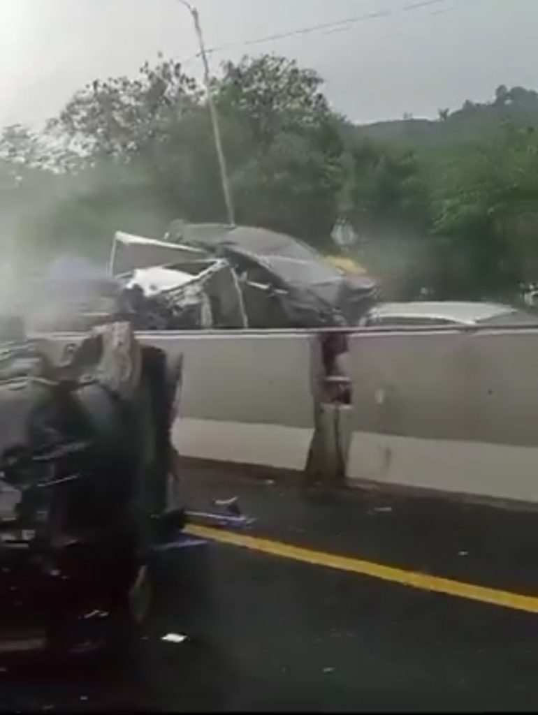 Tabrakan Beruntun KM 92, Hingga Pukul 17.57 WIB Korban Meninggal 1 Orang, Luka Berat dan Ringan 28 Orang Serta 17 Kendaraan Rusak Total