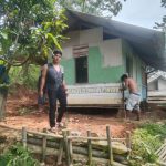GMBI KSM Jatiluhur merehab rumah warga kampung Pasir Ipis dengan dana Swadaya.*