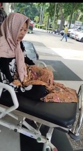Mengejutkan… Diduga Pasien Kesakitan Pasca Operasi “Dibuang” RSUD Bayu Asih Layaknya Sampah