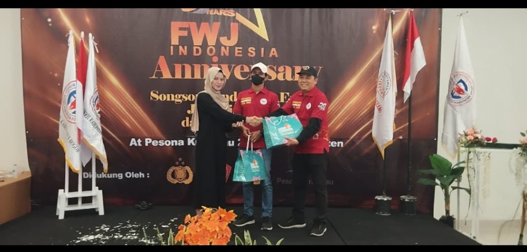 Komitmen FWJ INDONESIA Bersama Membangun Bangsa dengan Mengembangkan UMKM di Indonesia dengan Gerai Lengkong