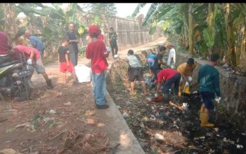Warga RW 02 Kalibaru Sastra-Pitung Gelar Kerja Bakti, Fokus Normalisasi Kali Statomer