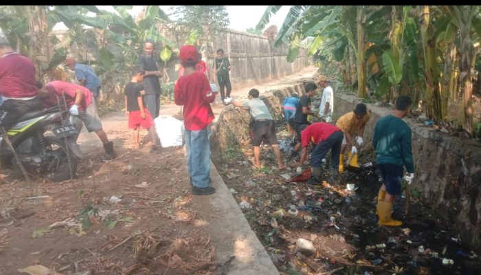 Warga RW 02 Kalibaru Sastra-Pitung Gelar Kerja Bakti, Fokus Normalisasi Kali Statomer